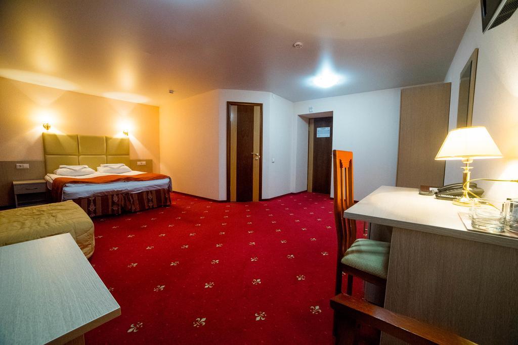 AMAKS Vizit Hotel Gomel Esterno foto