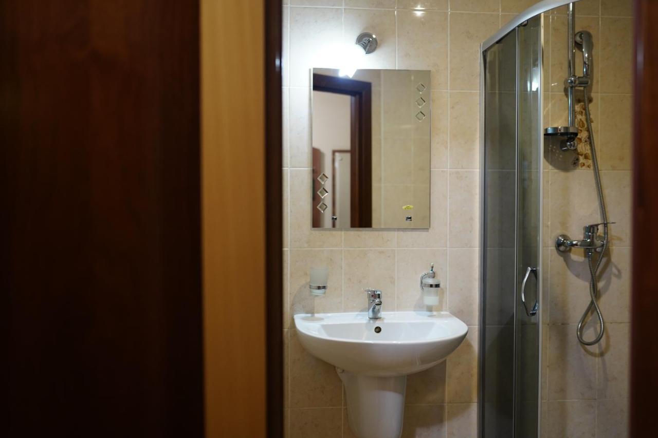AMAKS Vizit Hotel Gomel Esterno foto